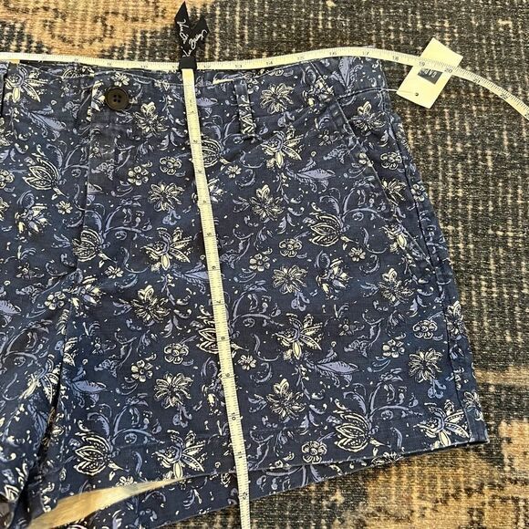 GAP Women's 12 navy floral stretch mid rise flat front zip up Summer sho… - Picture 7 of 10